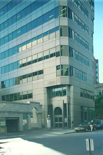 La maison Alcan, une multinationale canadienne de l'aluminium, formée de cinq bâtiments historiques et d'un complexe moderne