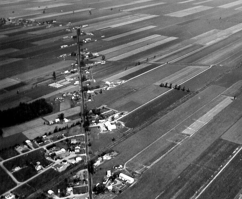 Photographie aérienne de la route 9 à diverses intersections entre Drummondville et St-Hyacinthe en 1961 (10)