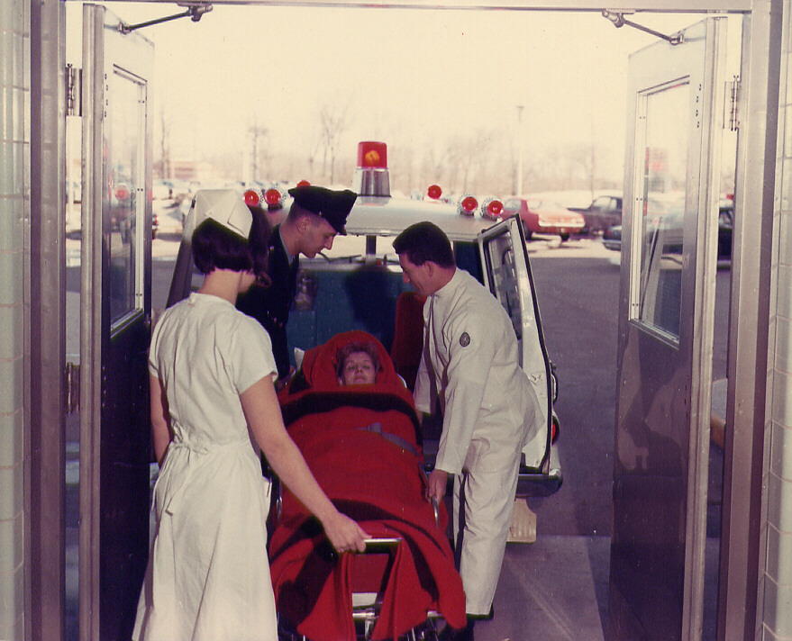 Arrivée d'une ambulance à l'hôpital Sacré-Coeur de Montréal