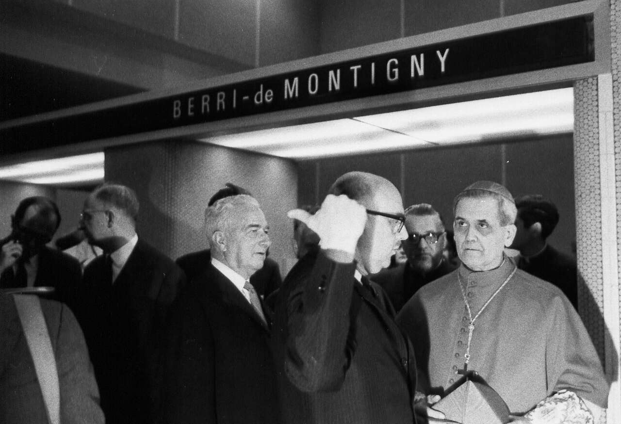Discussion entre le maire Jean Drapeau et le cardinal Paul-Émile Léger lors de l'inauguration du métro de Montréal en 1966
