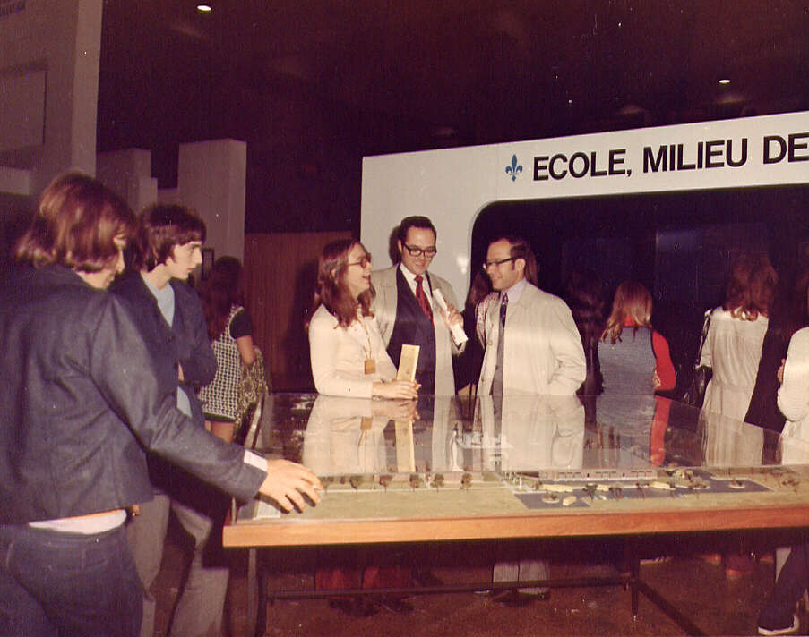 Stand du ministère de l'Éducation au Salon de l'avenir à la Place Bonaventure de Montréal en 1971