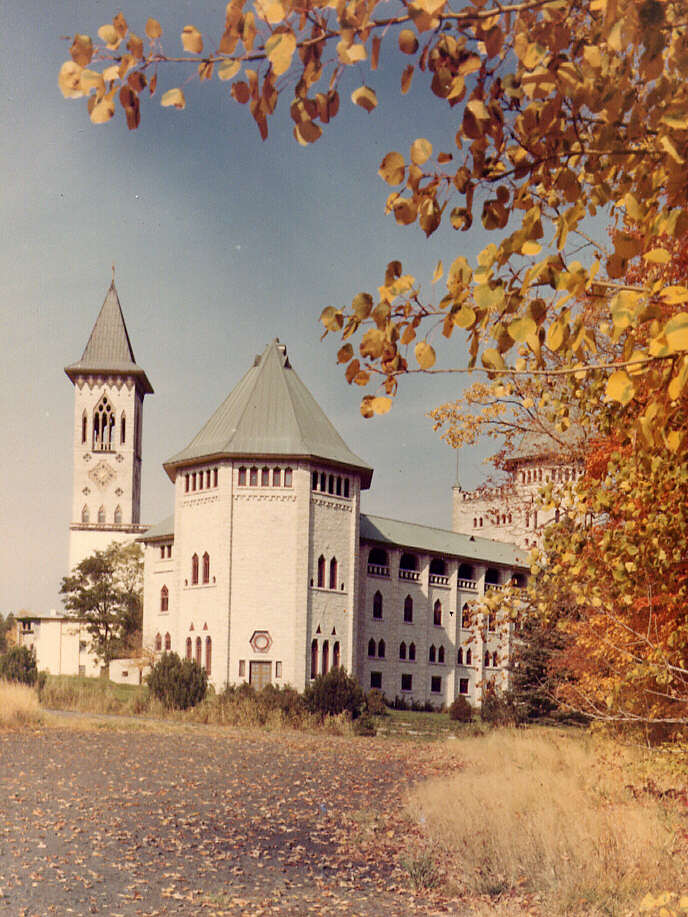 Le monastère de St-Benoît-du-Lac à Austin dans les Cantons de l'Est en 1971